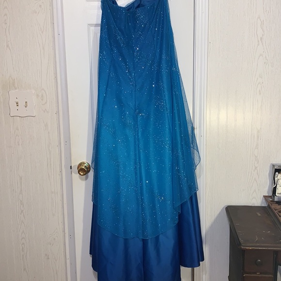 Dress - Picture 5 of 7